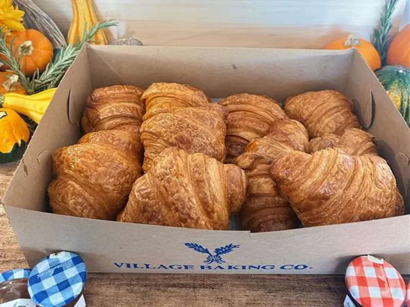 Traditional Petite Croissant Box