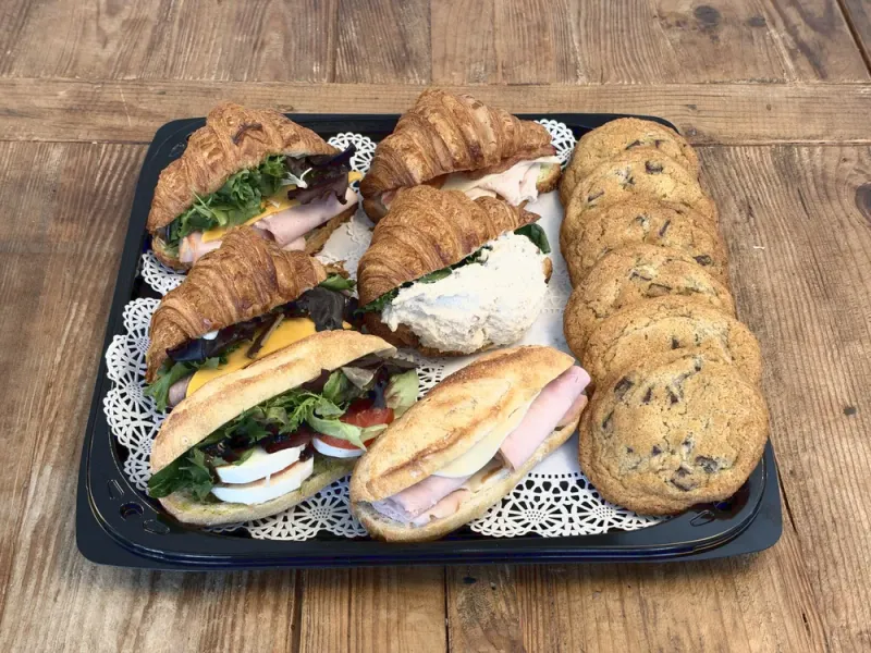 Group Sandwich Box with Cookies